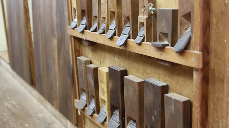 無垢手作り家具：丸テーブル円卓ダイニングテーブル学習机仏壇の福庭