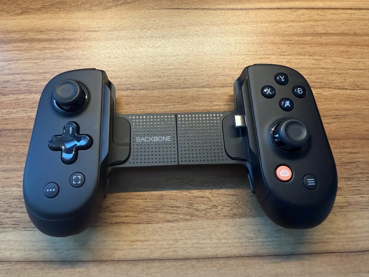 Backbone Pro 実機レビュー！スマホを本格ゲーム機に変える最強