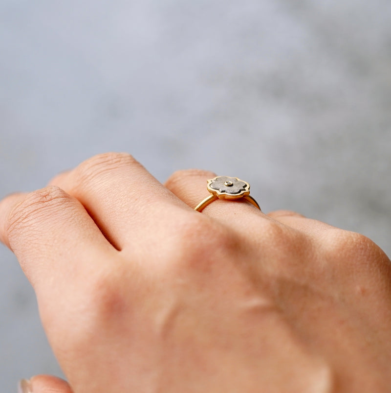 YES / IRON PLATE RING Round Square Cross – Fuligo / Fuligoshed