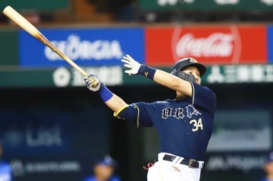 2018年名場面集】オリ吉田正がバット折りながらも…痛烈ライナーで運ぶ