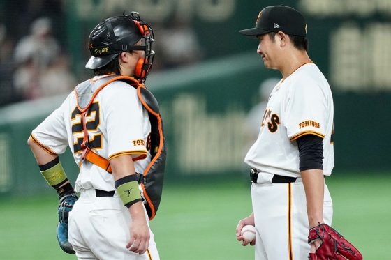 菅野から「怒られました」 10勝目アシストの裏で…