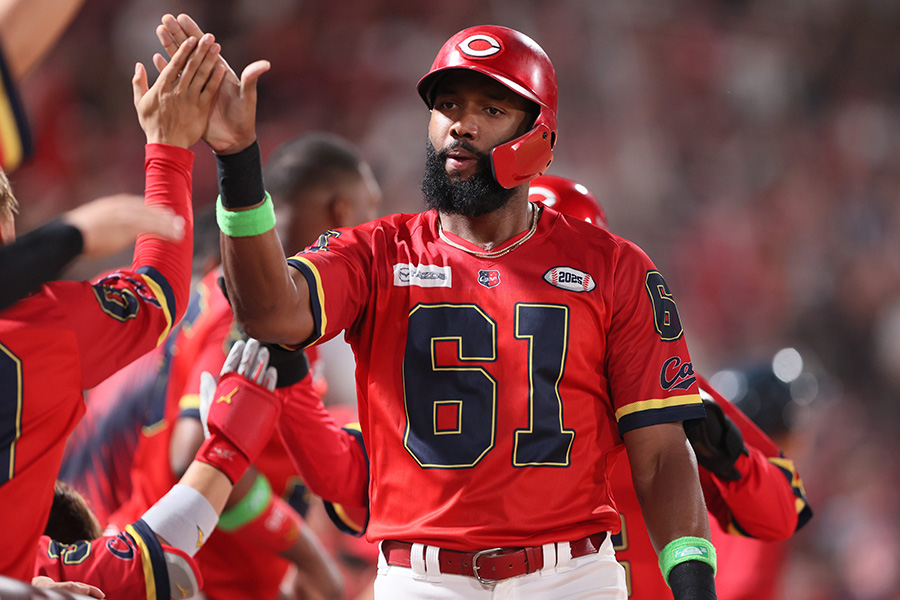 どデカ背番号…斬新デザインに「主張強すぎ」 球界では