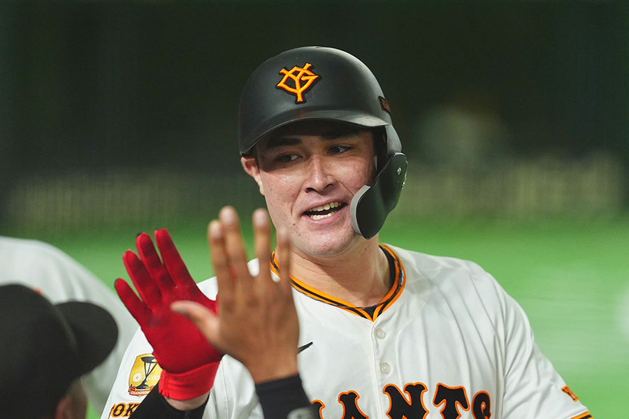 元アイドルが巨人リチャードとの幸せ報告 美人妻がSNS投稿「結婚する