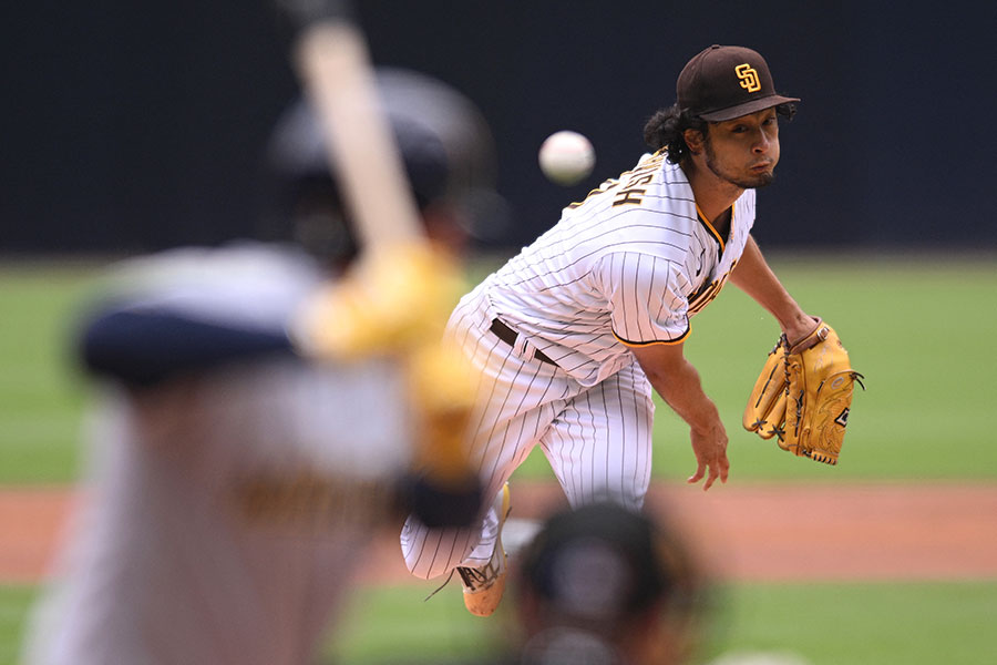 打者のけ反って真ん中に 48cm動いたダルビッシュの