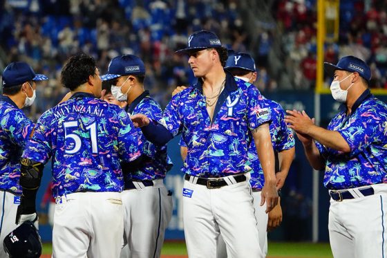 DeNA、史上初「襟付きユニ」が生まれた舞台裏 個性あふれる