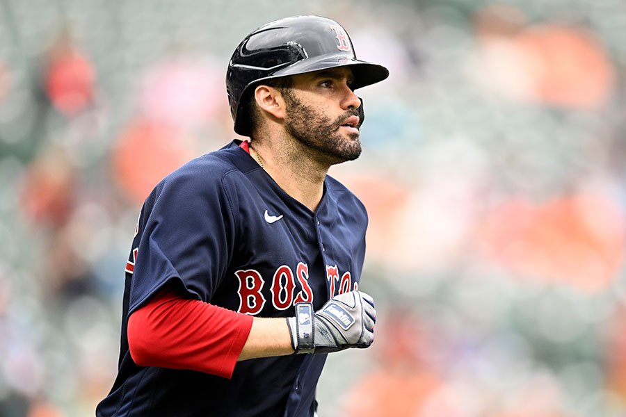 30億円→13.7億円の大減俸 通算282発マルティネスは