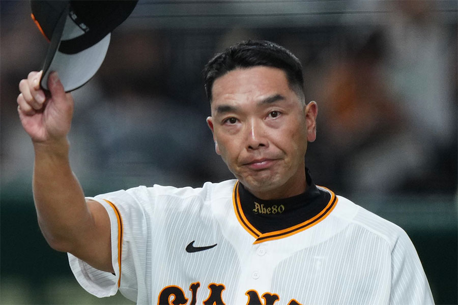 阿部新監督が就任会見「強い、愛される巨人軍を」 背番号83を継承…3年