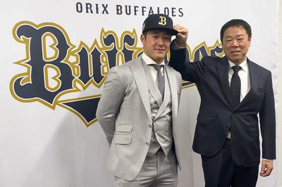 オリ入団の吉田輝星が会見、ハム同僚が「泣いてくれた」 飛躍目指す背