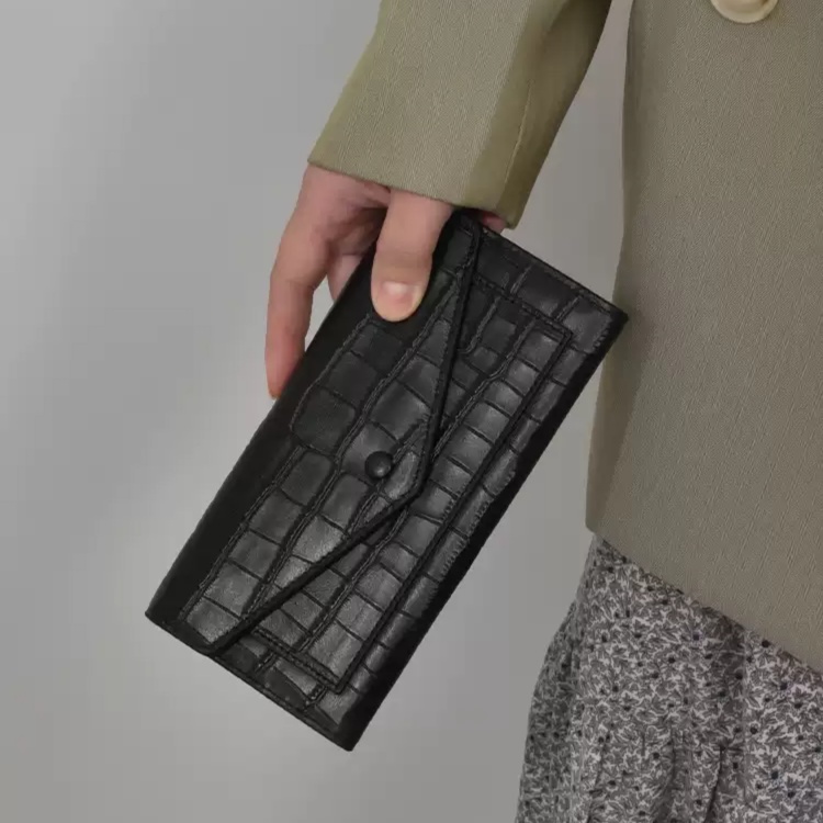 クロコ型押しレター型長財布 レザー長財布|革 財布専門通販 Leathllet