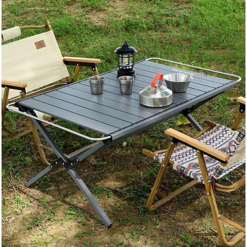 キャンプで使いたいウッドテーブル19選！木製素材で自然の雰囲気を楽し