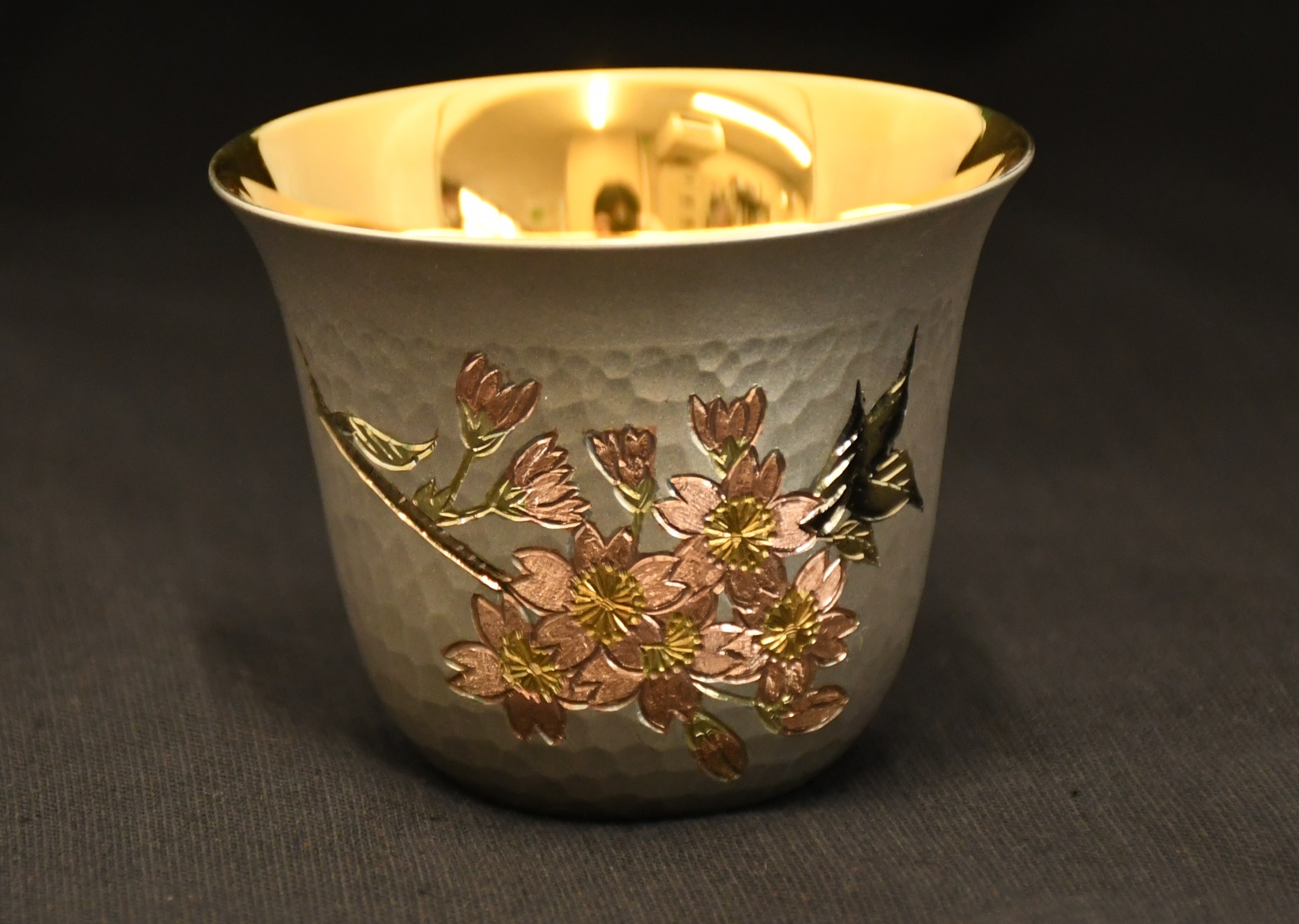 人間国宝 奥山峰石の銀製ぐい呑み ”桜” | 東京都北区 | JRE MALL