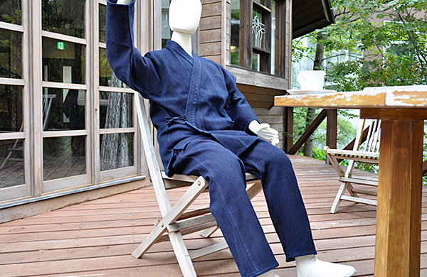 粋に羽織ってみませんか？先人の知恵を結集した本藍染・刺し子作務衣