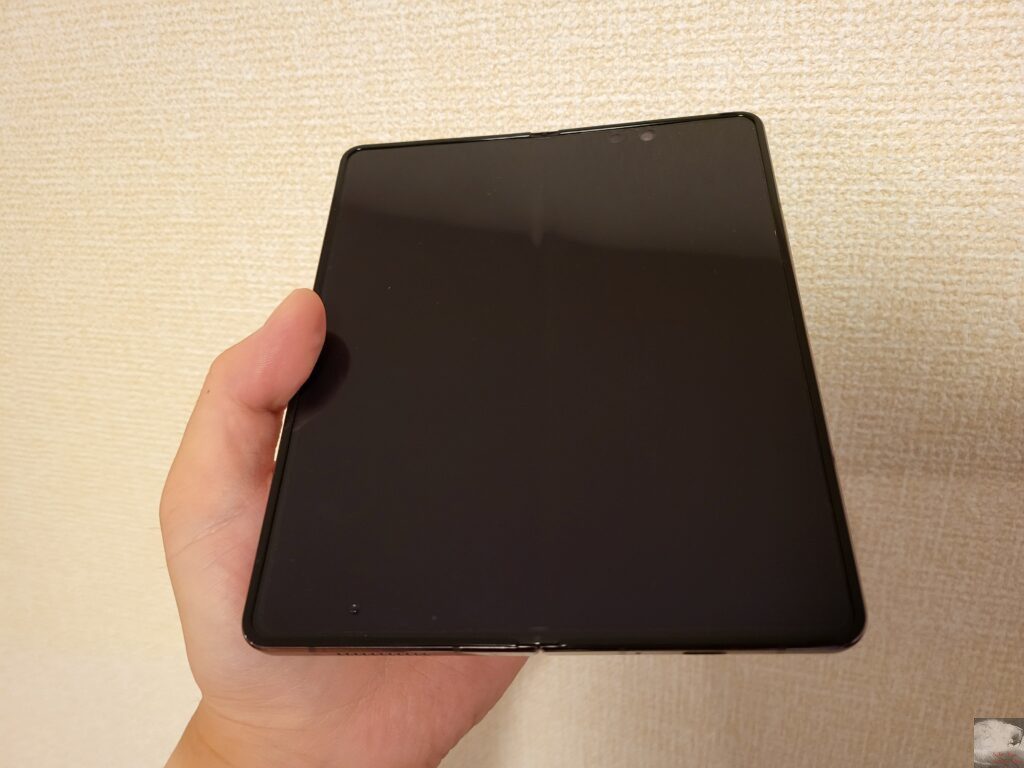 Galaxy Z Fold 4がヒンジの故障でメインディスプレイが使用不能になっ