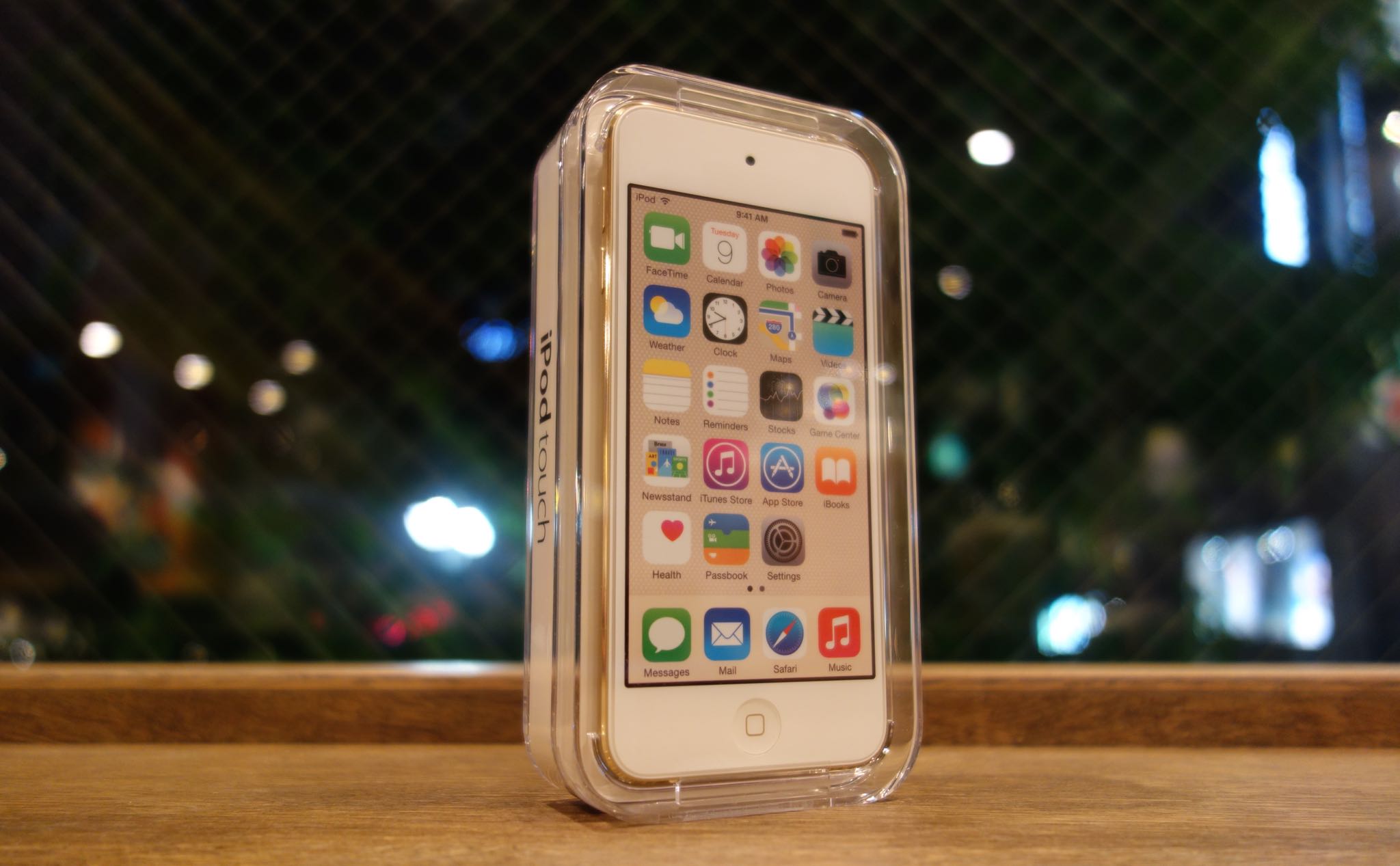 6世代目の新型iPod touchゴールドを早速購入＆開封 | ガジェットショット