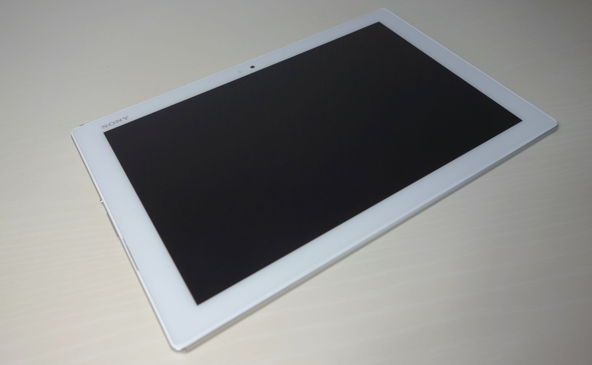 世界最薄最軽量を突き詰めた「Xperia Z4 Tablet」フォトレビュー