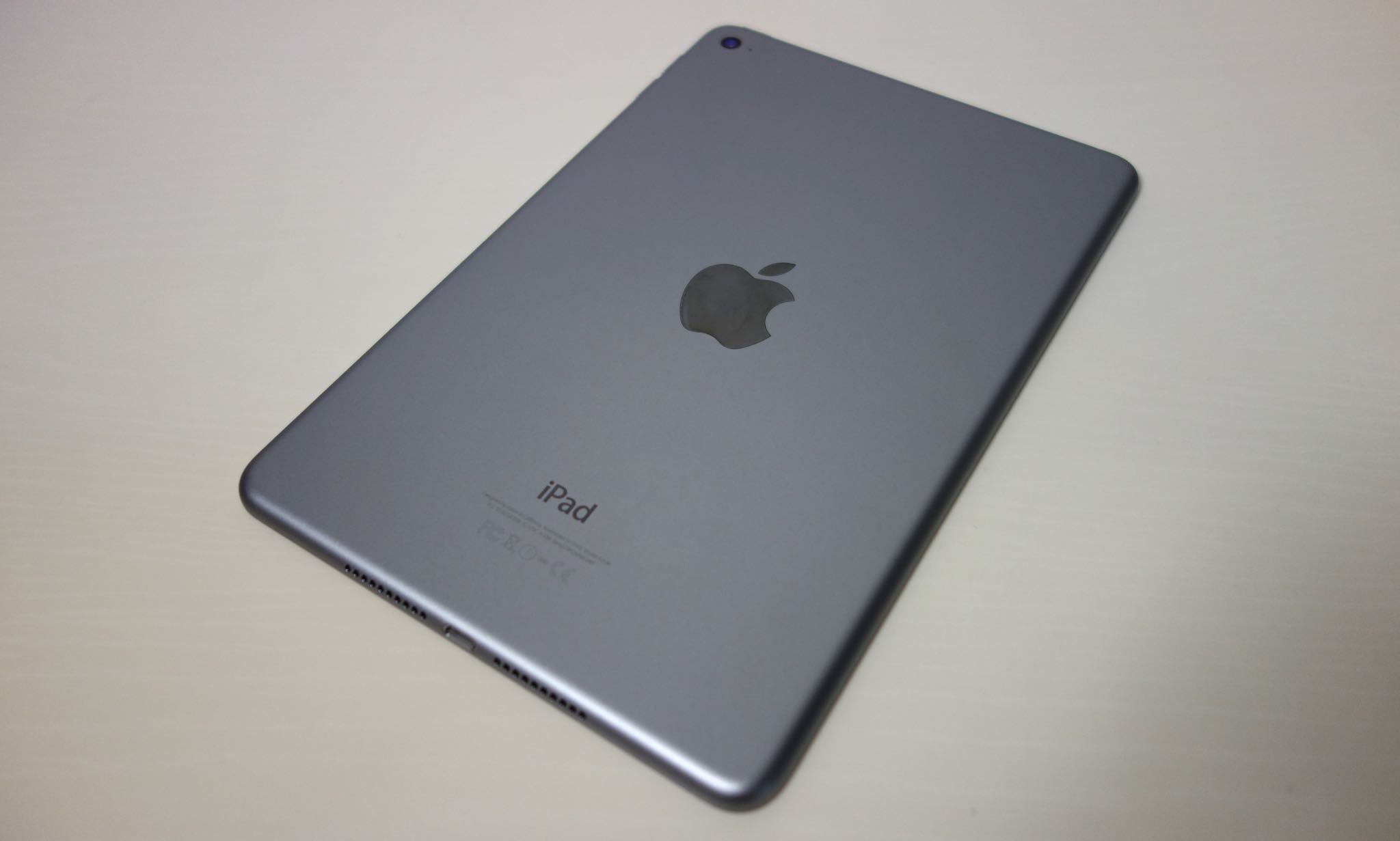 iPad mini 4スペースグレイ開封動画＆ファーストインプレッション