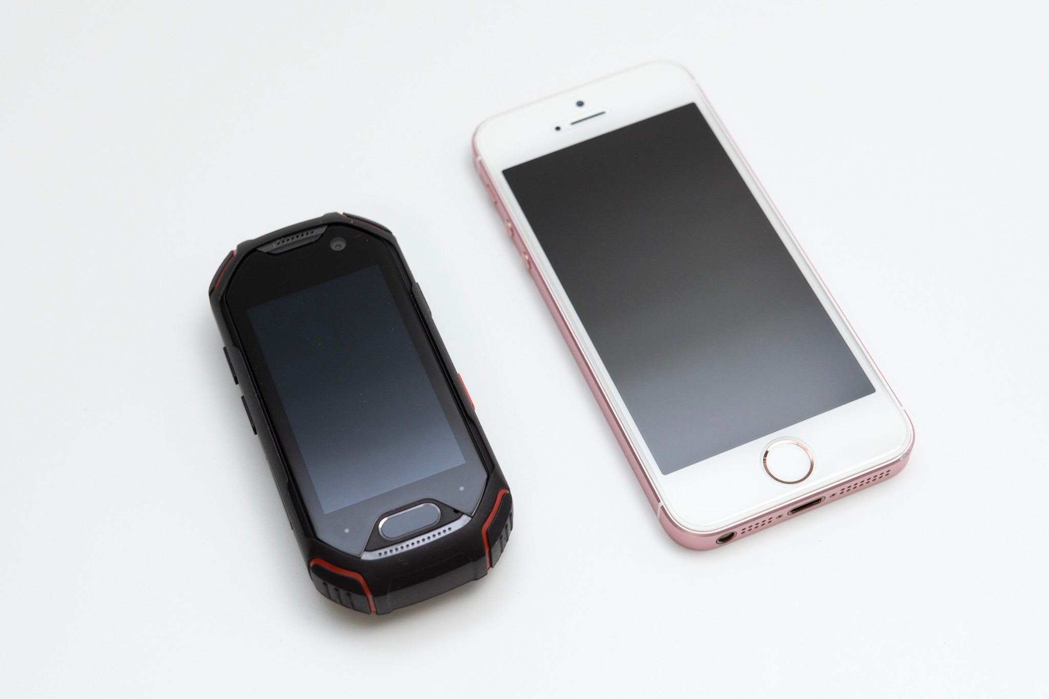 超小型スマホ「Unihertz Atom」レビュー。トランシーバーやアクション