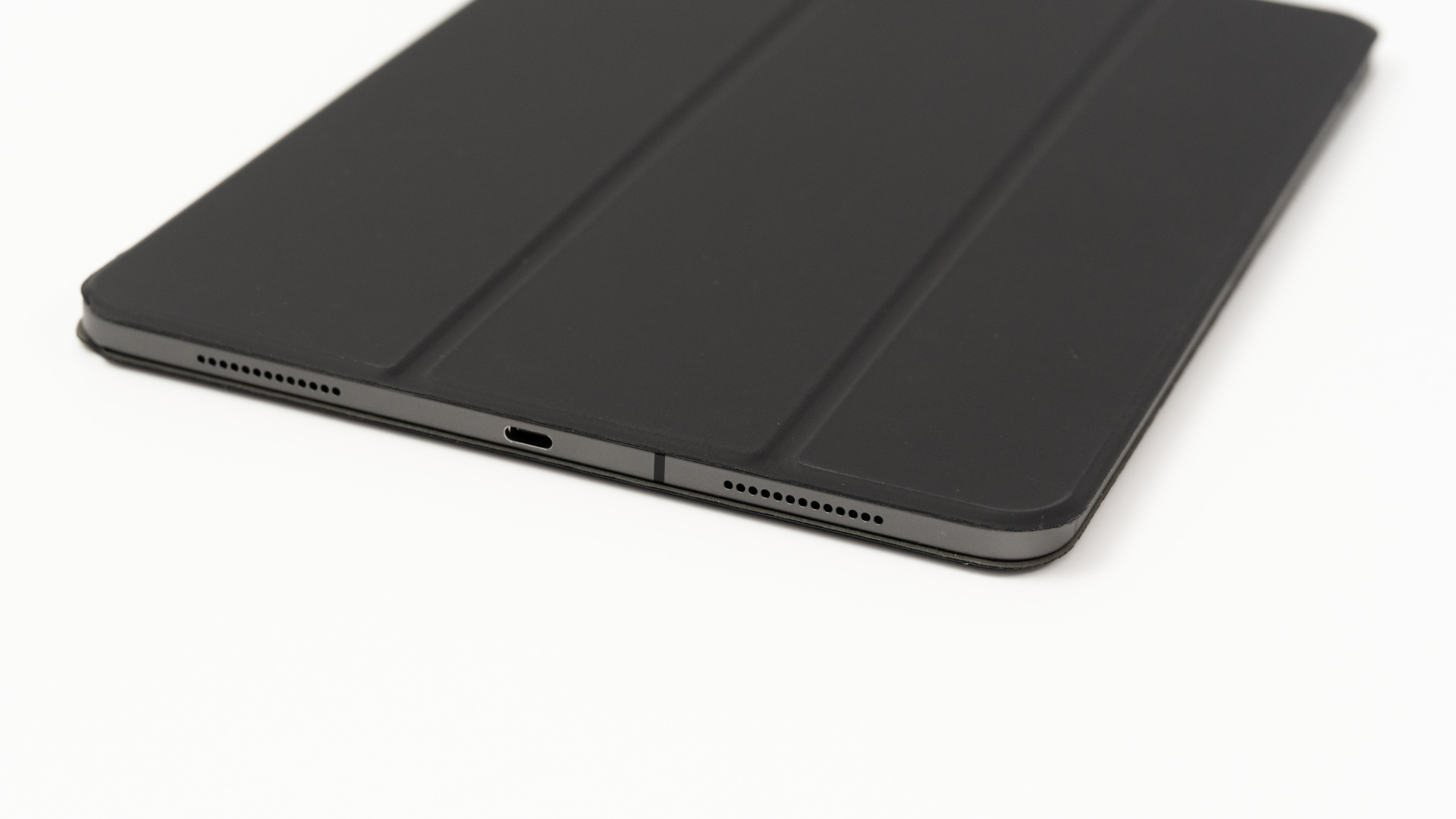 11インチiPad Pro用純正Smart Folioの1/3以下の価格で買える社外品