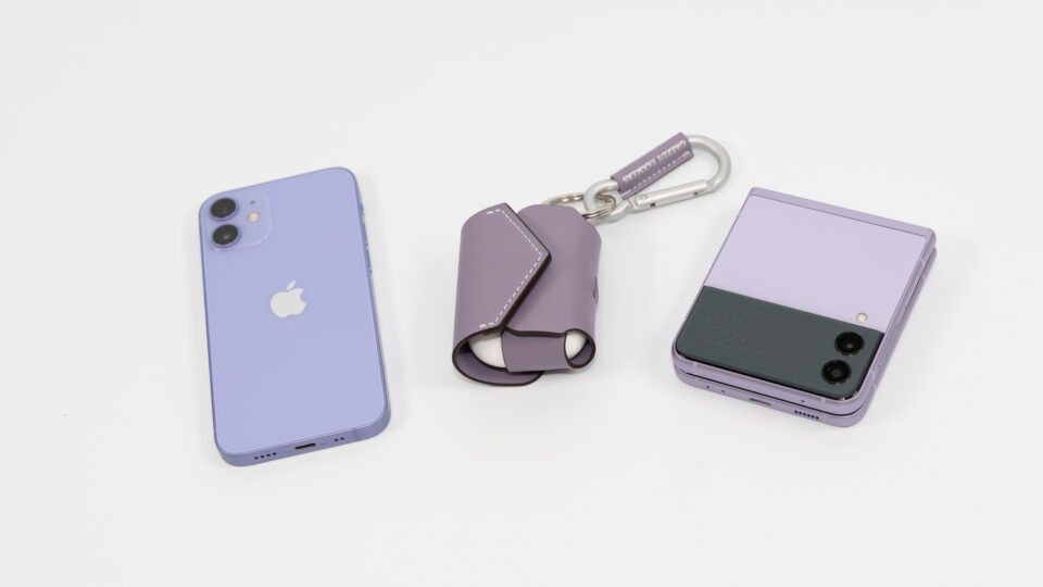絶妙な”くすみ”ラベンダーパープルのAirPods Pro用レザーケースを試す