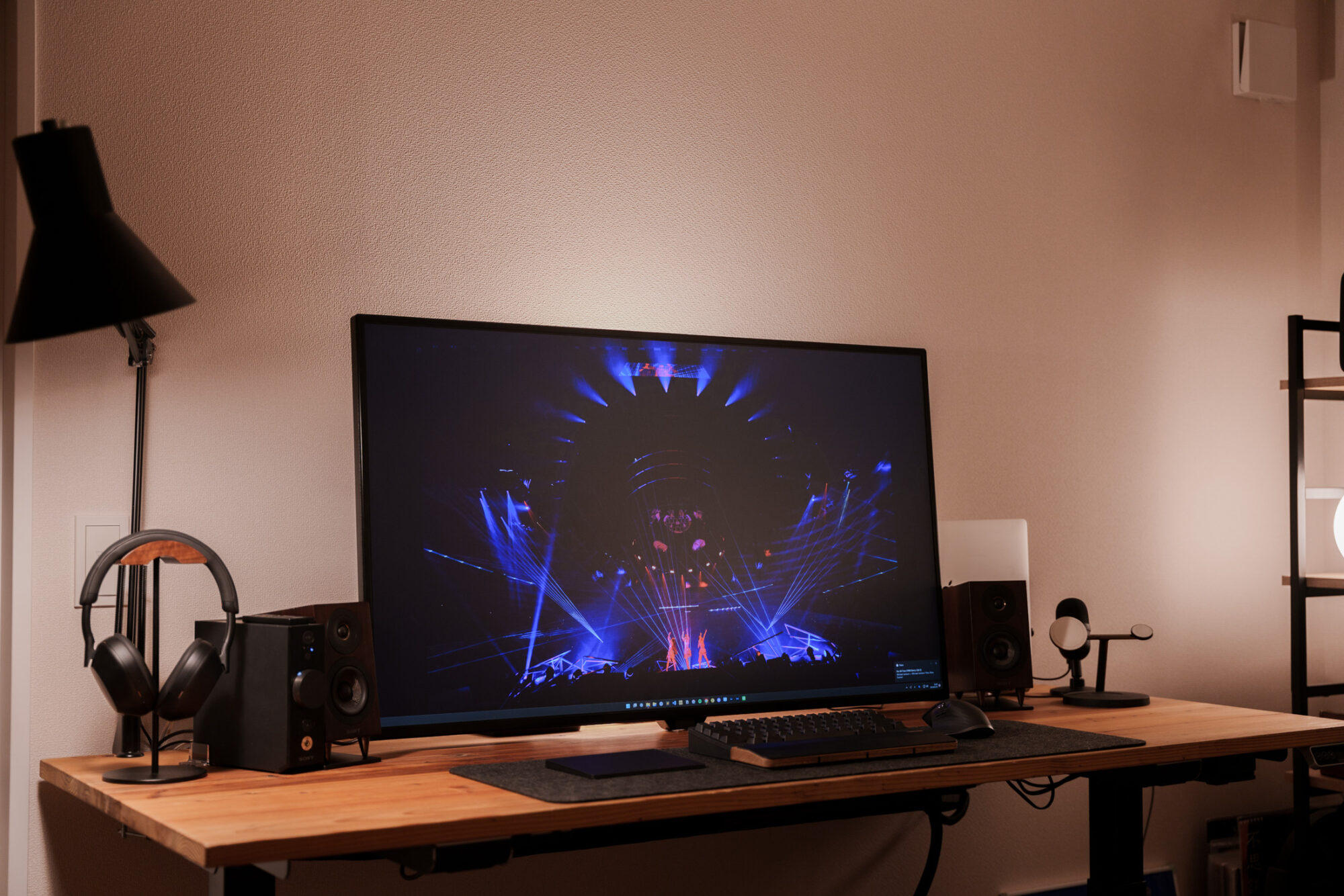 2023年版デスクツアー | 43インチモニター&170cm天板の超快適