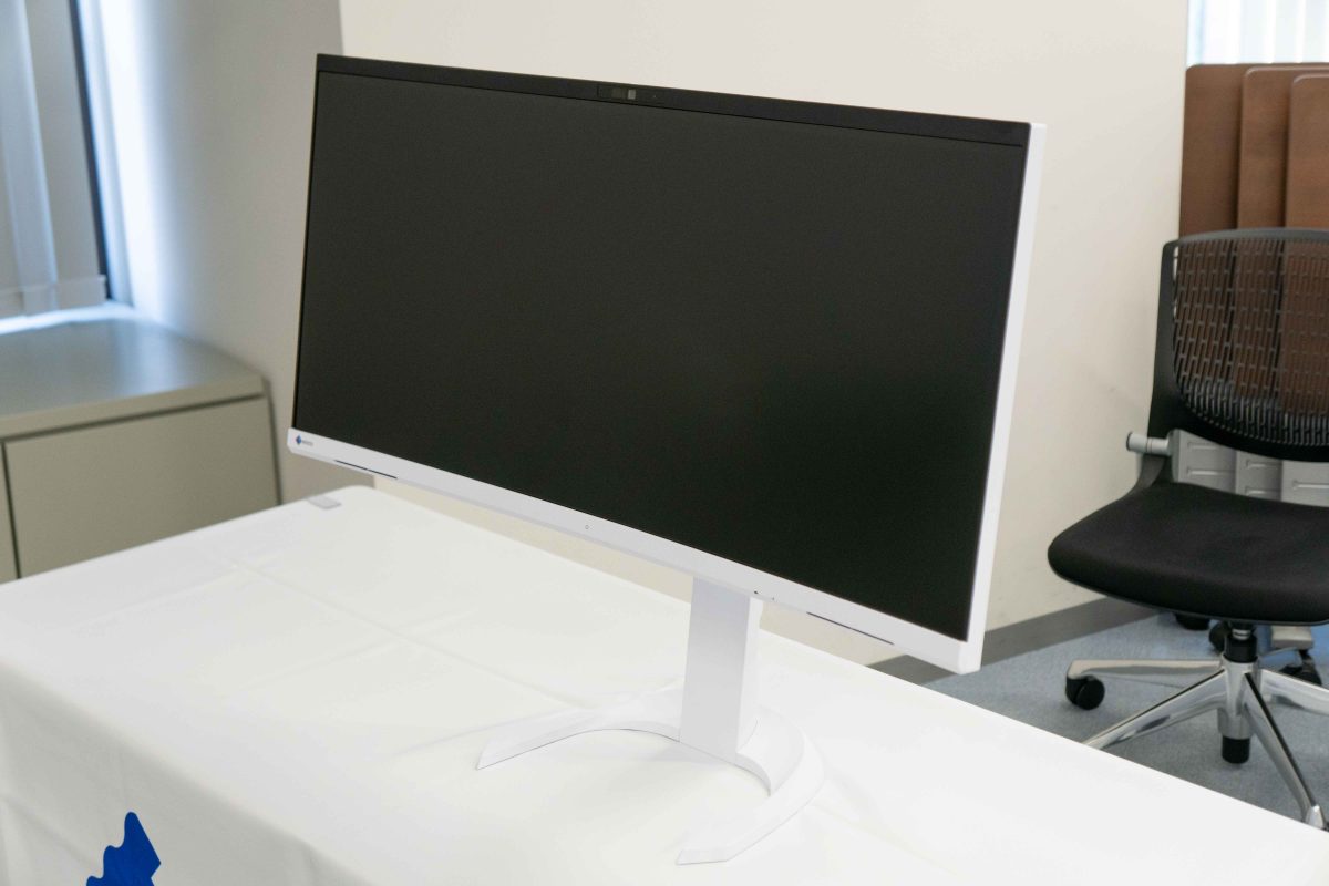 EIZO、カメラ／マイクを初内蔵した34.1型ウルトラワイド曲面・液晶