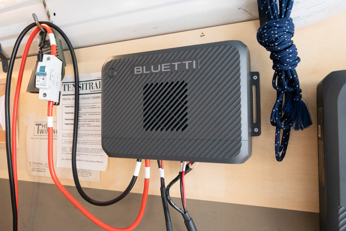 BLUETTI、最大1200Wに強化したオルタネーター充電器「Charger 2