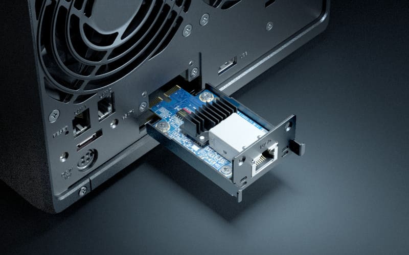 これもうミニサーバーだ。 Synology「DS923+」は10万円以下のRyzen