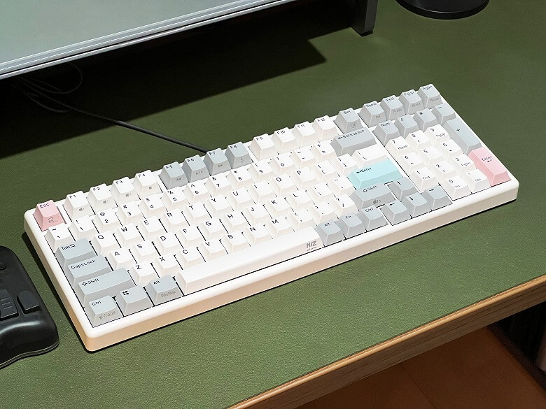 NiZ X99 レビュー】至高の打鍵感は唯一無二！カスタマイズ性が高く