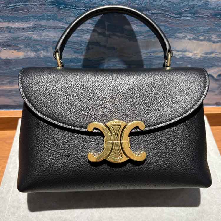 セリーヌ ティーン ニノ ブラック カーフレザー 118113FXKの買取実績