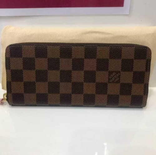 ルイ・ヴィトンのダミエを種類別に徹底解説！おすすめのバッグや財布