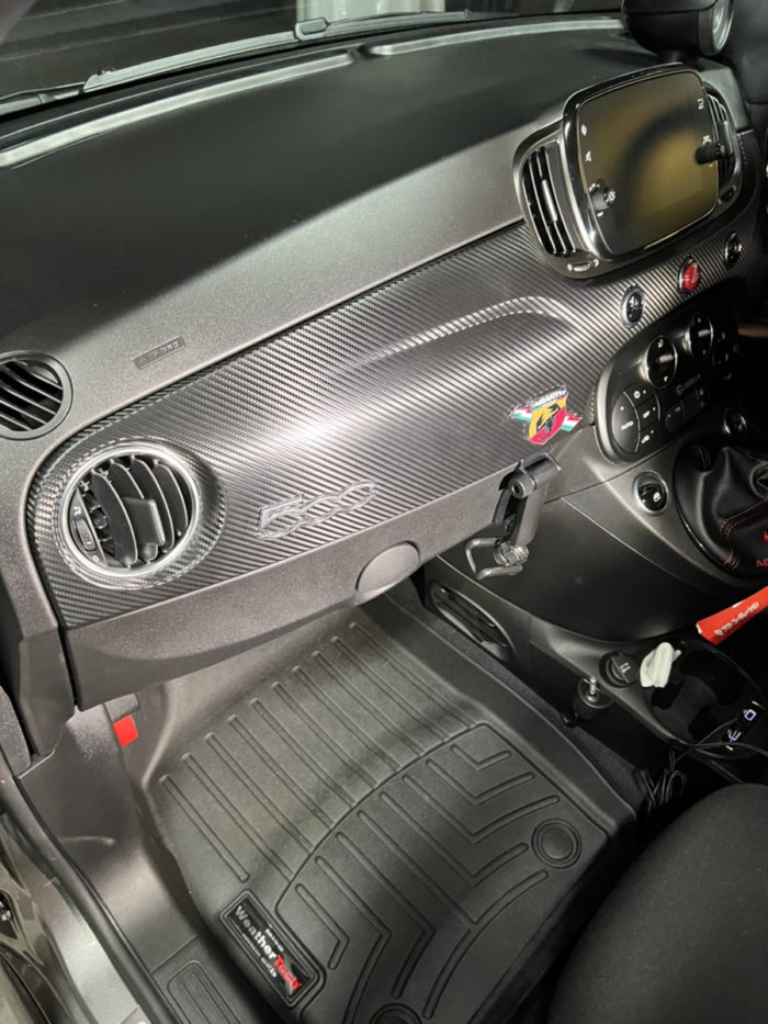 アバルト595・内装カーボンラッピング施工！！！｜三重のコーティング