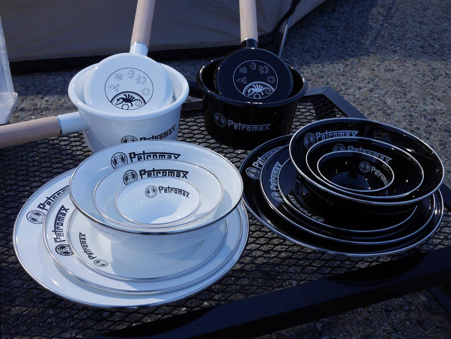 ペトロマックスから、キャンプにもってこいなオリーブウッド製と