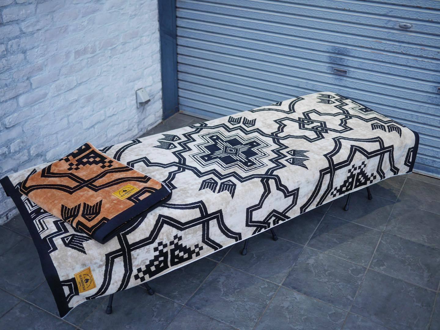 OLD MOUNTAINより 上品なブランケットの登場 | 神戸市西区のキャンプ