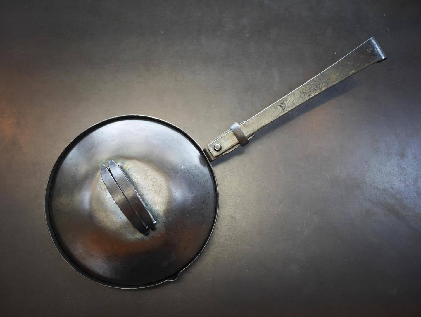 焚き火料理好きのための 究極の鍛造フライパン!! | 神戸市西区の