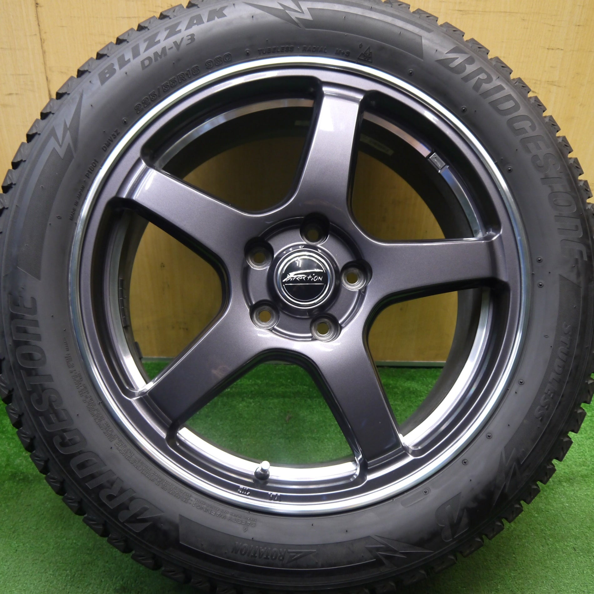 バリ溝！23年！キレイ！9.5分☆スタッドレス 225/55R18 ブリヂストン
