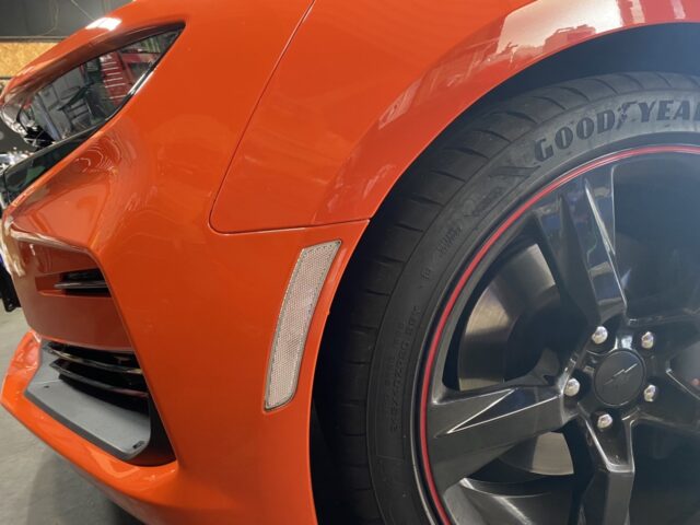 シボレー (カマロSS Launch Edition)サイドマーカー取り付け - 町田の