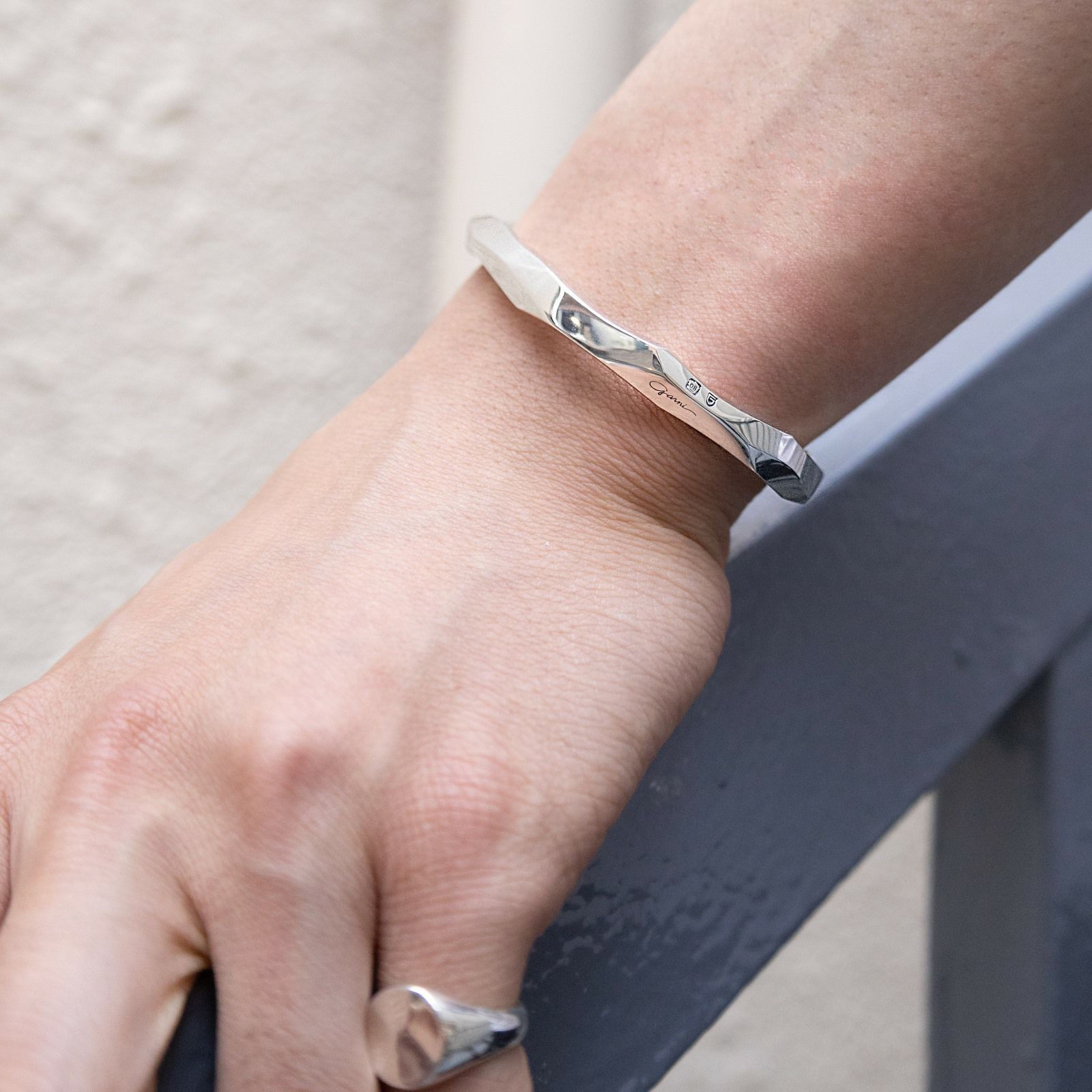 Crockery Bangle - L | GARNI ONLINE STORE