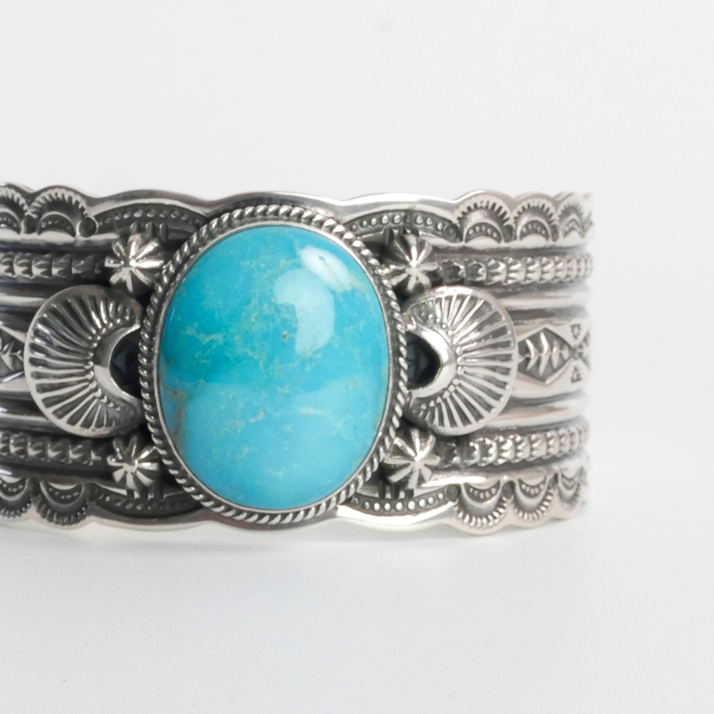 ダレルキャドマン キングマン スタンプワーク バングル｜マライカ公式通販