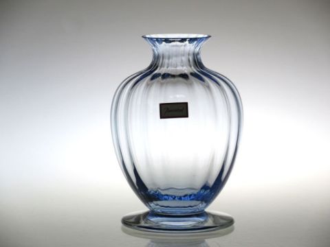 バカラの花瓶にはどんな種類がある？価格帯、人気、賢く買う方法とは。