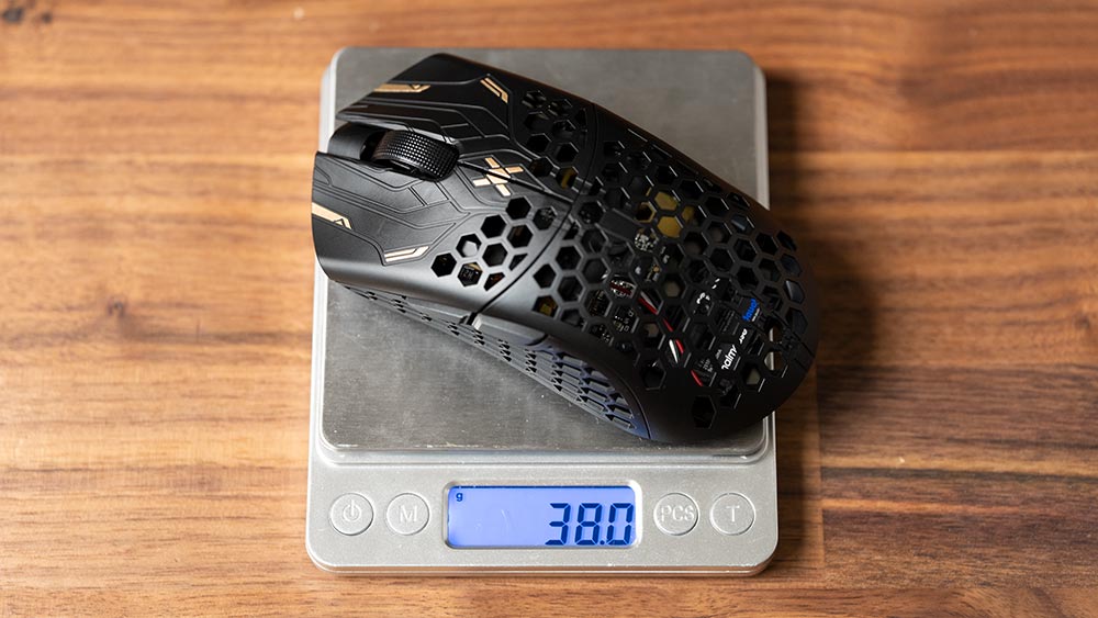 Finalmouse ULX レビュー。軽くて良い。ビルドクオリティが微妙だけど