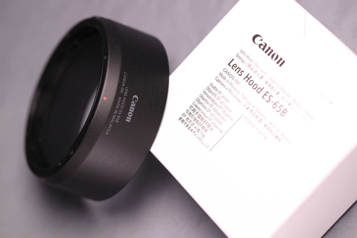 RF50mm F1.8 STMはレンズフード非同梱です (ES-65B) – Photographer