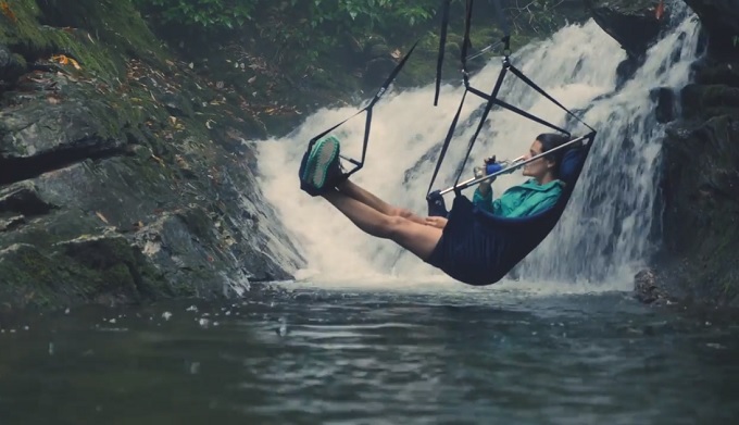 組み立てと設置が簡単！吊り下げ式のハンギングチェア：ENO Lounger