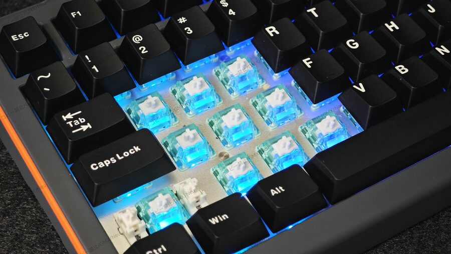 83キー】磁気スイッチ搭載！8000Hz対応の高性能ゲーミングキーボード