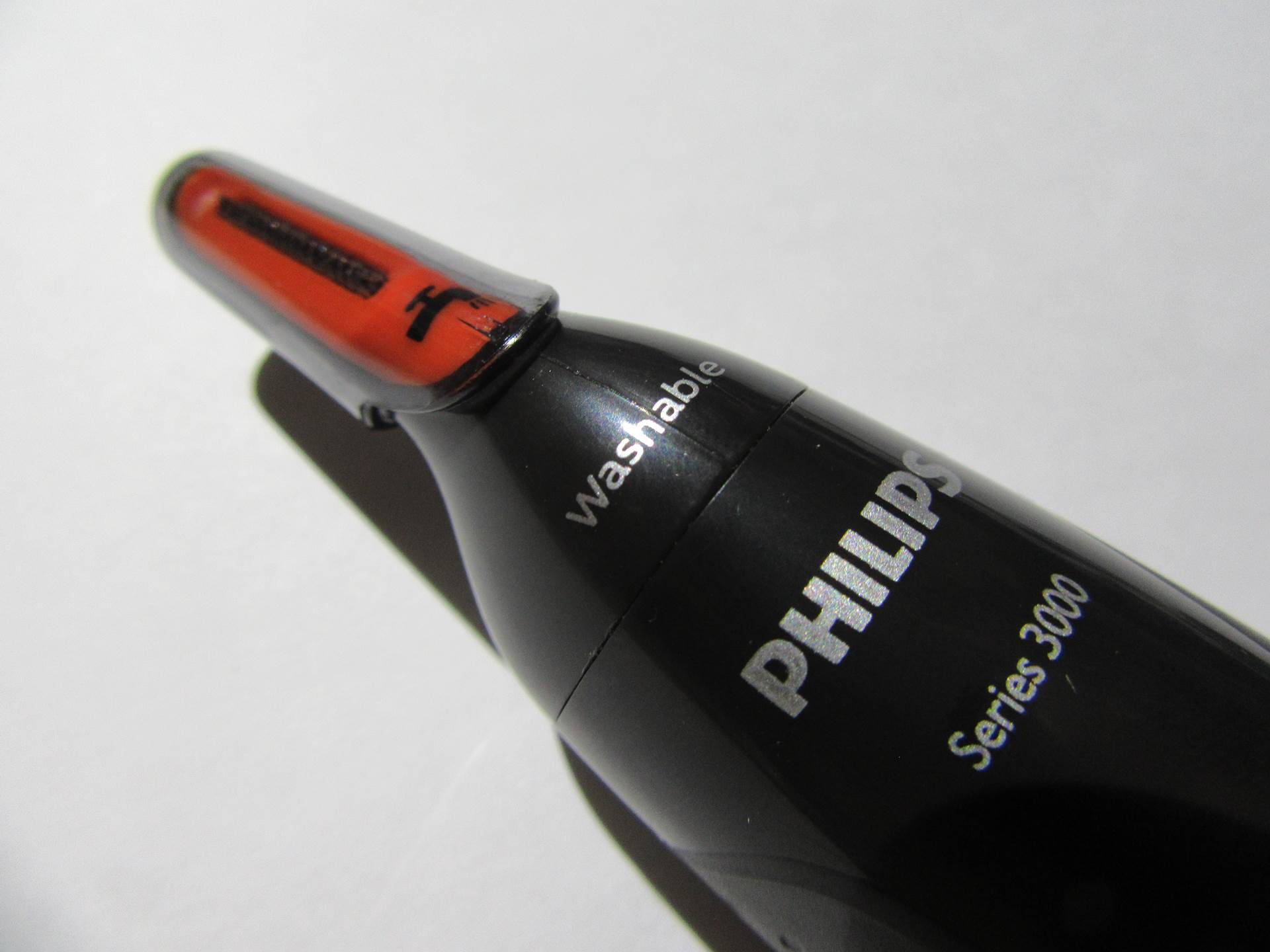 フィリップスの鼻毛も眉毛もカットできるエチケットカッターを買っ