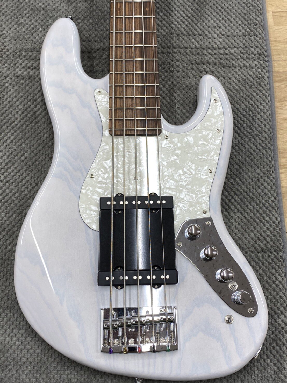 プロ愛用者多数のGIBでオーダーできるフィンガーランプとJBなどに