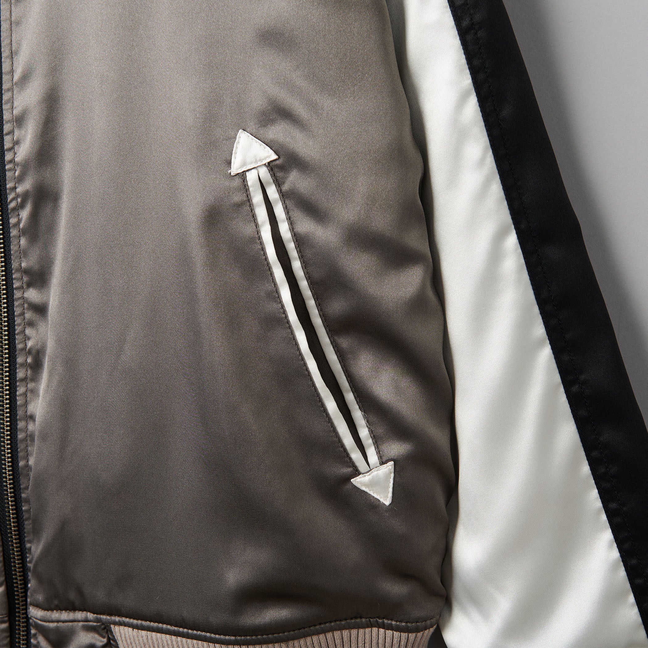 VALORANT ONI リバーシブルスカジャン (VLRNT×UA） – インフォレンズ