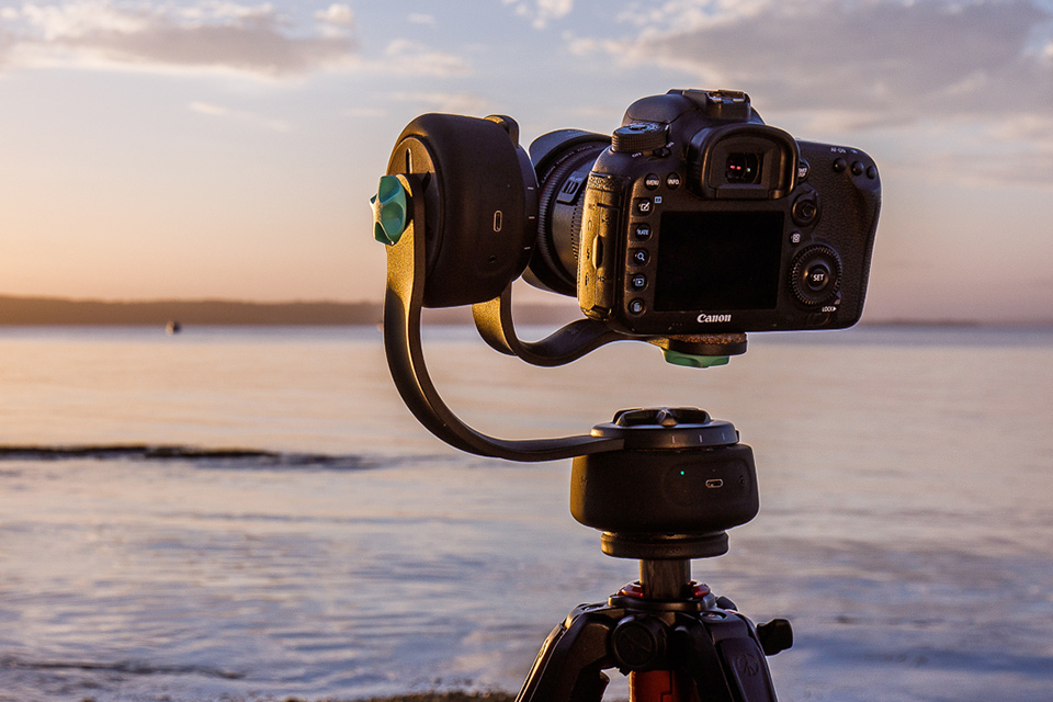 タイムラプスや動画撮影に。カメラの動きを自動化できる「Genie Mini
