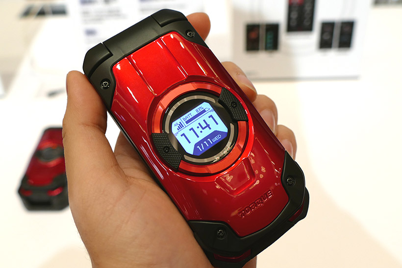 ガラケーユーザーは買い替えのチャンス! タフ仕様の折り畳みケータイ