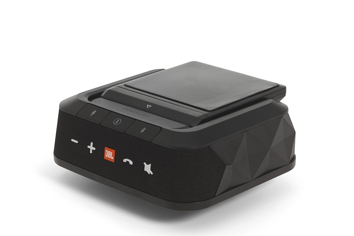 スマホをナビやドライブレコーダーとして使える! JBLの車載用Bluetooth