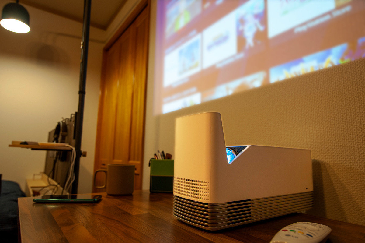 最小スペースで使えるプロジェクター「CineBeam HF85LS」が起こした「5